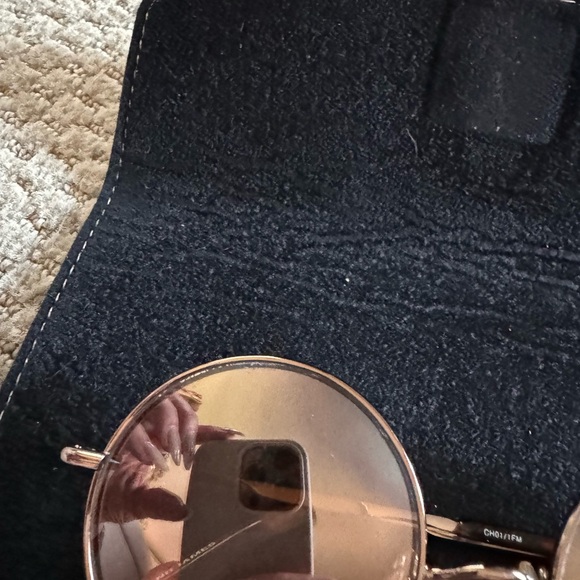 Elizabeth and James Sunglasses - Picture 5 of 5